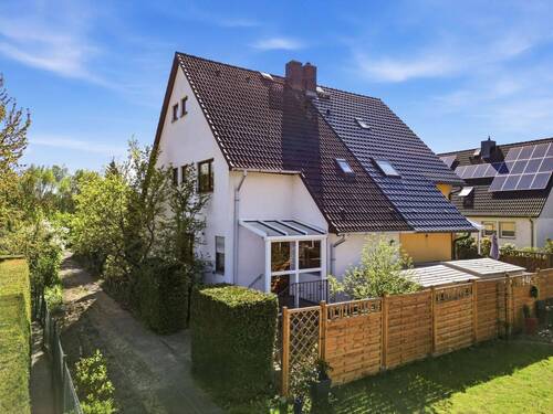 Hausansicht - Eingang - 5 Zimmer Doppelhaushälfte in Berlin