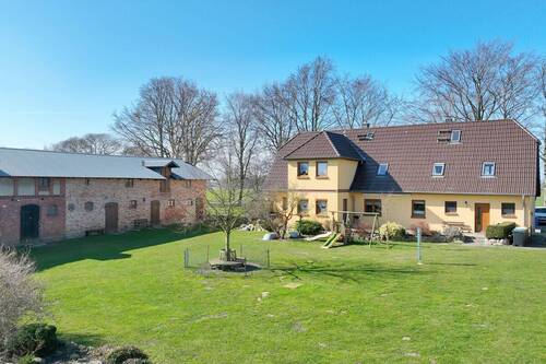 rückwärtige Ansicht - 7 Zimmer Einfamilienhaus in Altenpleen