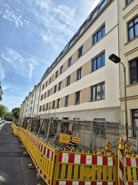 Vorderansicht April 2025 - Moderne 4 Raumwohnung mit Balkon - Bezugsfertig 3.Quartal 2026