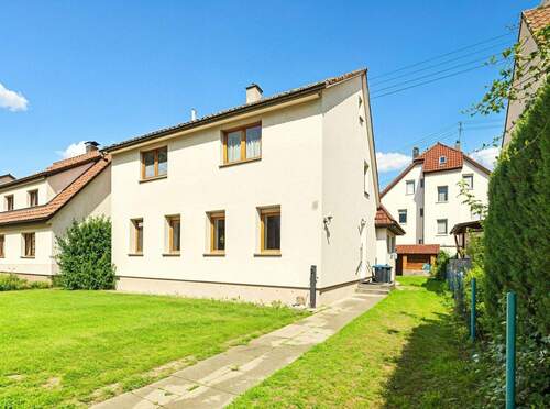 Hausansicht Straße - 6 Zimmer Einfamilienhaus zum Kaufen in Geislingen an der Steige
