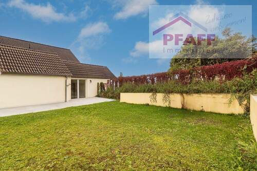 Garten Terrasse - Zuhause ankommen in Gailingen! Zweifamilienhaus mit schönem Garten, Garage und vielen Möglichkeiten