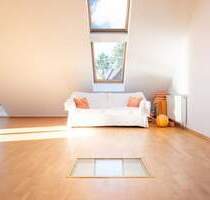 Davenstedt: Wohnen wie im Haus - Energieeffiziente Maisonette mit Atelier, großem Balkon & Garage. - Hannover