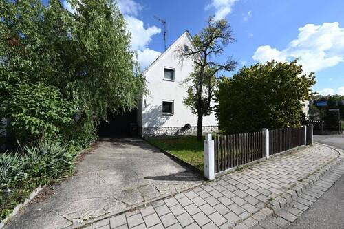 Geäumige Zufahrt zum Anwesen - Einfamilienhaus mit 110,00 m&sup2; in Neumarkt zum Kaufen