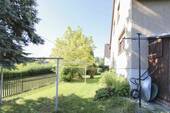 Garten und Wäscheplatz seitlich - 