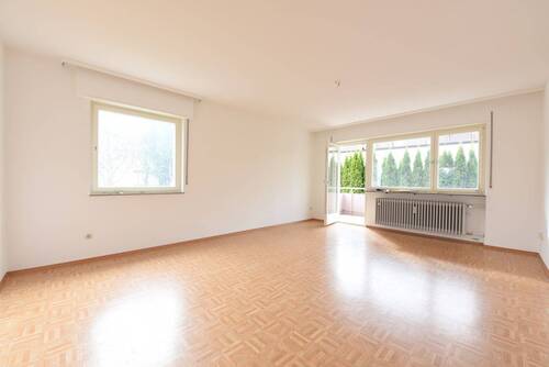 Wohnen mit Balkon - +++ Für 2 Personen & absolute NR - großzügig & bequem - Bad mit Fenster - West-Balkon - Garage - EBK-Übernahme möglic...