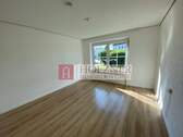 Holzner Immobilien - 3 Zimmer Etagenwohnung in Oberahrain