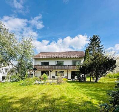 Gebäude gesamt Rückseite - ***Charmantes Familienhaus mit Anliegerwohnung - Frei stehendes Zweifamilienhaus mit Herz***