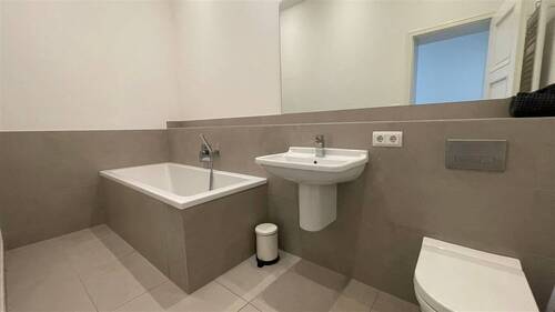 2nd bathroom with bathtub - 