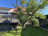 Stadtmauer, Pool, Gartenhaus - 