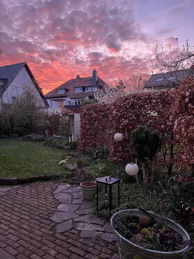 Abendgarten hinter dem Haus - 