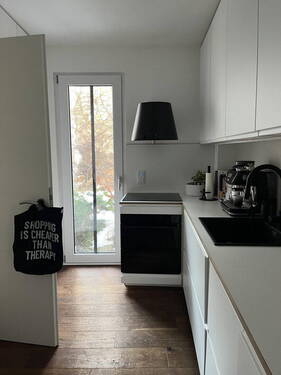 Küche mit Ausgang Vorgarten - 5 Zimmer Doppelhaushälfte zum Kaufen in Frankfurt