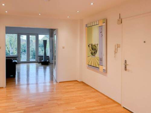 Entrée - 3 Zimmer Etagenwohnung zur Miete in Düsseldorf