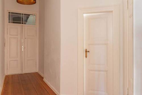 Flur 1 - Etagenwohnung mit 137,50 m&sup2; in Berlin Kreuzberg zur Miete