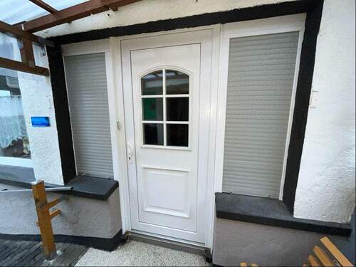 Hauseingang - 5 Zimmer Einfamilienhaus in Haiger