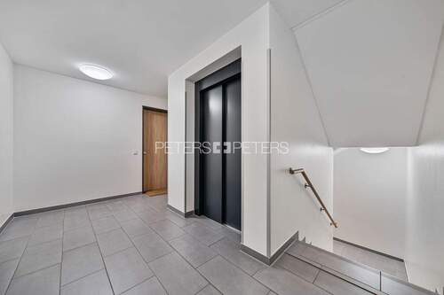 Aufzug - Etagenwohnung mit 148,20 m&sup2; in Hamburg zum Kaufen