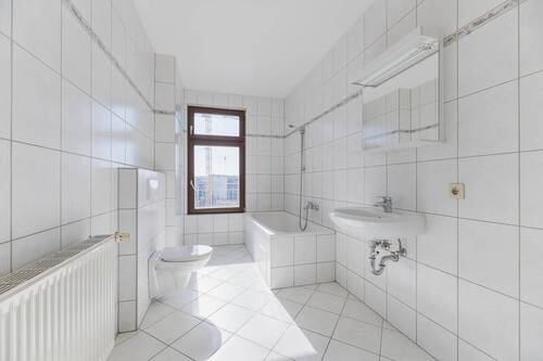 Badezimmerbeispiel - Etagenwohnung mit 78,20 m&sup2; in Leipzig zum Kaufen