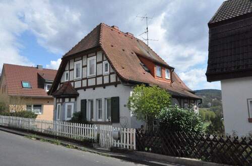 Ansicht Pacificusstraße - 5-Zimmer-Einfamilienhaus mit * Einbauküche, Kaminofen und Garten * in Bad Soden-Salmünster
