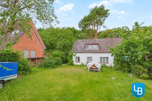 Viel Grünfläche vor dem Haus - Grundstück in Kiel