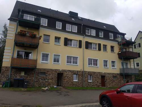 Hausansicht Balkonseitig - 3 Zimmer Etagenwohnung in Schwarzenberg/Erzgeb.