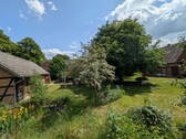 Blick in den Garten und Häuser - 