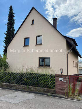 Strassenansicht - 6 Zimmer Einfamilienhaus zum Kaufen in Schwanstetten