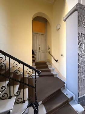 Treppenhaus Vorderhaus - Mehrfamilienhaus, Wohnhaus zum Kaufen in Berlin