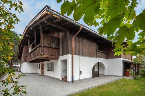 Hausansicht - Zwei Einheiten, ein Zuhause. Haus im Haus mit flexiblen Möglichkeiten.