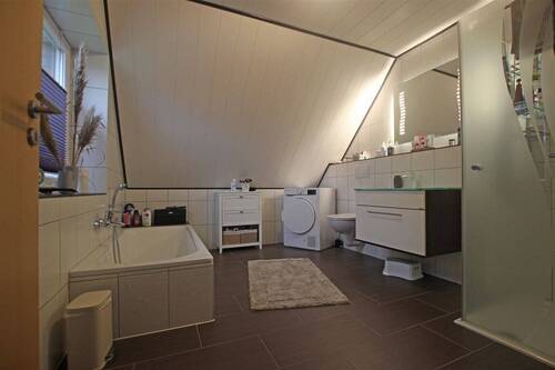 Whg. 2 - Voll- und Duschbad - 
