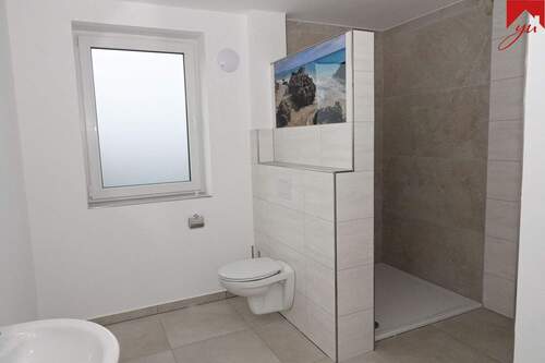 Badezimmer mit Dusche - 