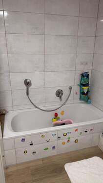 Bad mit Wanne - 