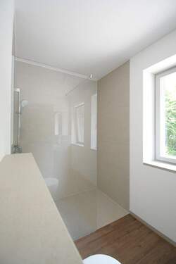 Badezimmer - Reihenmittelhaus mit 75,70 m² in Oldenburg zur Miete
