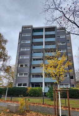 Außenansicht - Kopie.jpeg - Attraktive 4-Zimmer-Wohnung mit Balkon und Stellplatz