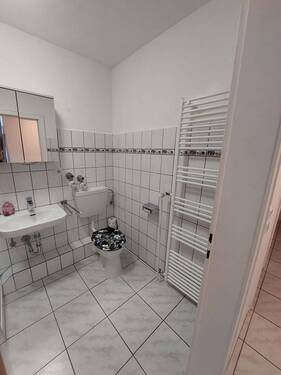 Badezimmer 2.jpeg - Etagenwohnung mit 84,00 m² in Bergen zur Miete