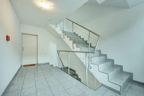 Treppenhaus - Etagenwohnung mit 101,00 m&sup2; in Düsseldorf zum Kaufen