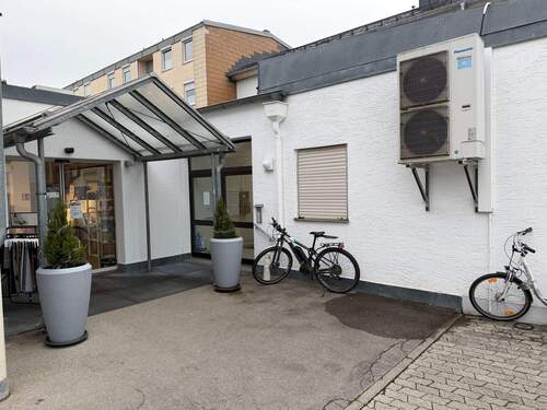 Hauseingang - 3 Zimmer Etagenwohnung zur Miete in Olching