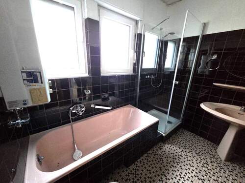 Badezimmer.jpg - Mehrfamilienhaus, Wohnhaus in Trier zum Kaufen