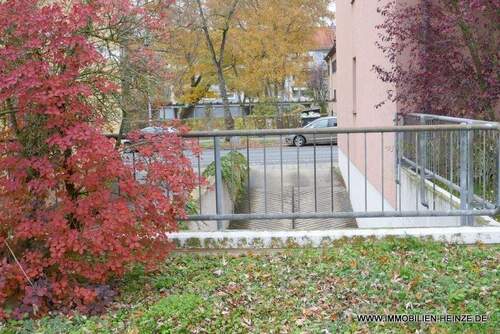 Blick auf Tiefgarageneinfahrt - 