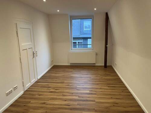 Wohnzimmer - 2 Zimmer Etagenwohnung zum Kaufen in Frankfurt am Main
