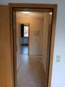 Wohnungsflur mit Fensterblick - 