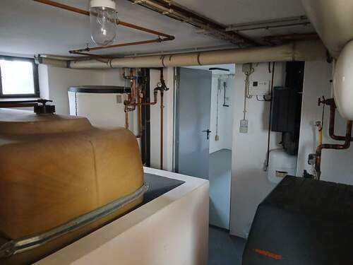 Kellerraum mit Heizsystem - 