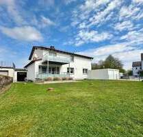 Attraktives Ein- bis Zweifamilienhaus mit 5 Garagen und Ausbaupotenzial - Denkendorf