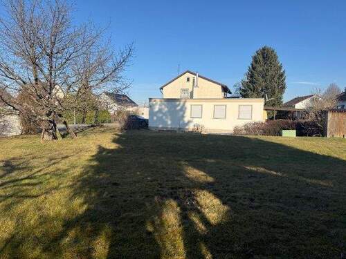 Garten mit Blick auf Haus - 