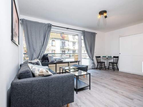 Wohnzimmer.jpg - Vollständig saniertes und möbliertes 1-Zimmer City Apartment mit Balkon und Stellplatz in Winterhude