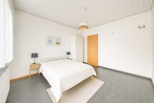 Schlafzimmer möbliert - 