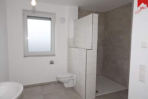 Badezimmer mit Dusche - 