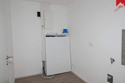 Hauswirtschaftsraum mit Waschmaschinenanschluss - 