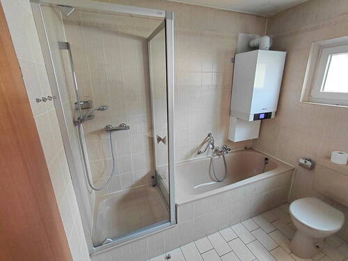 Bad 1. OG mit Dusche - 