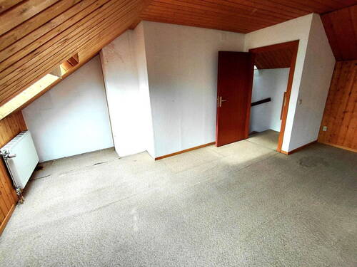 Zimmer im Dachgeschoss - 