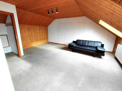 Zimmer im Dachgeschoss - 