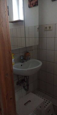 Waschbecken i.d. Toilette - 